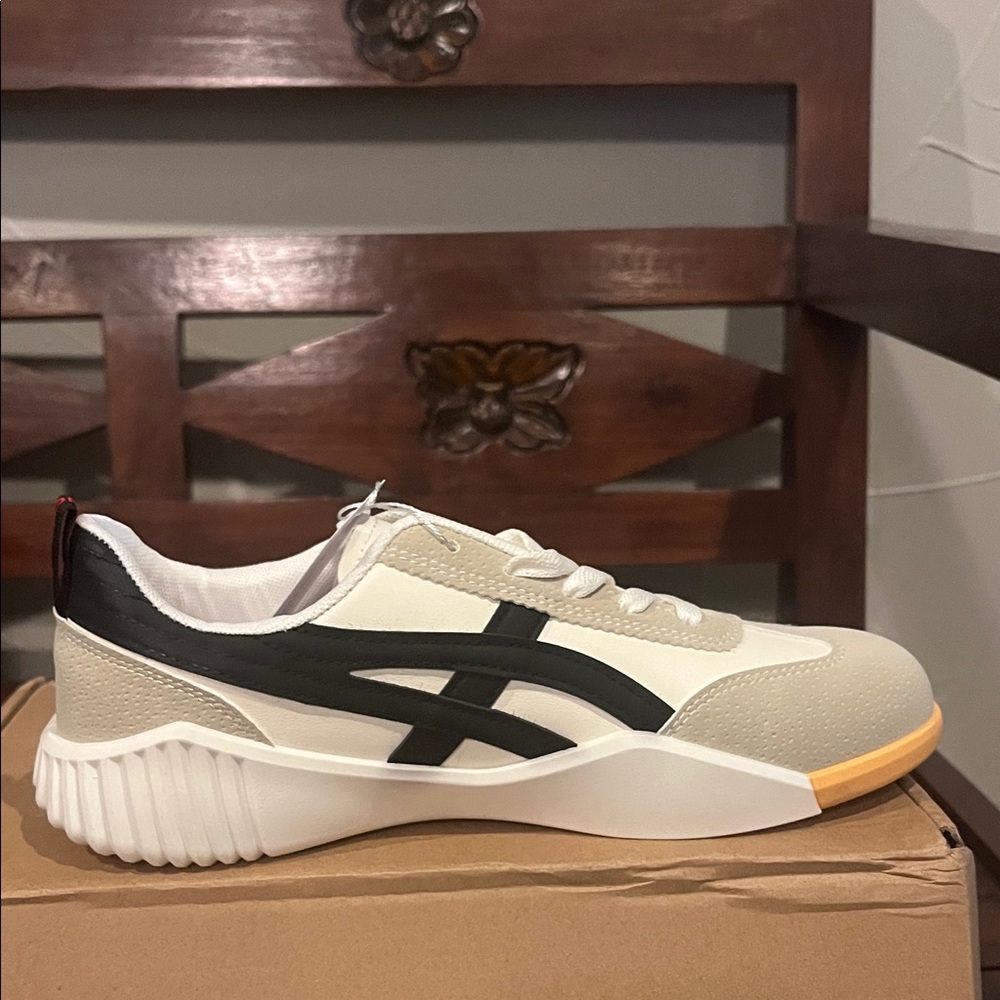 NWT De Florence Cloudea Sneakers. Size 42. - Picture 8 of 11